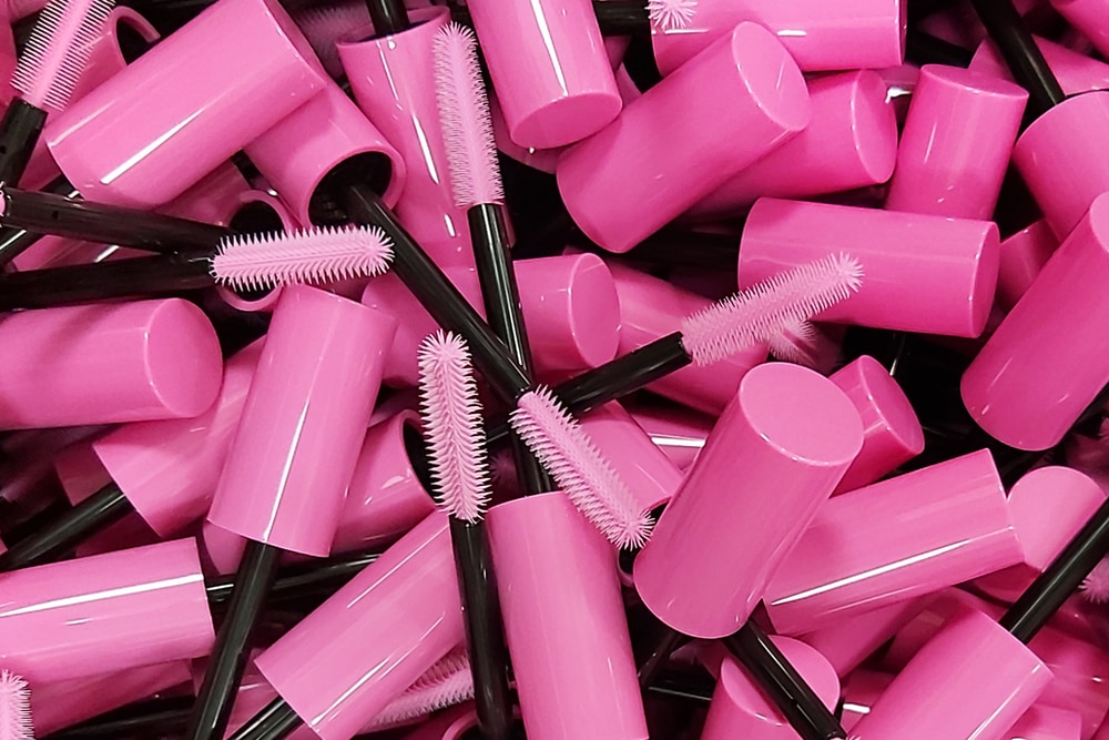 Cosmetic packaging assembly and automated quality control